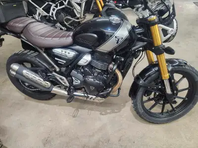 Selling my used 2024 Triumph Scrambler 400x. Includes upper and lower crash bars. Skid plate. Bark b...