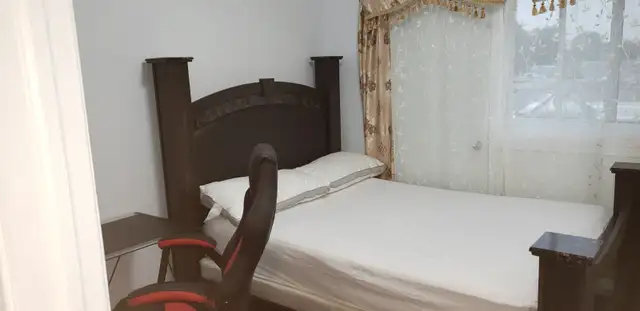 CLOC - CHAMBRE DES MAÎTRES BEAU BALCON VUE IMPRENABLE SUR RUE