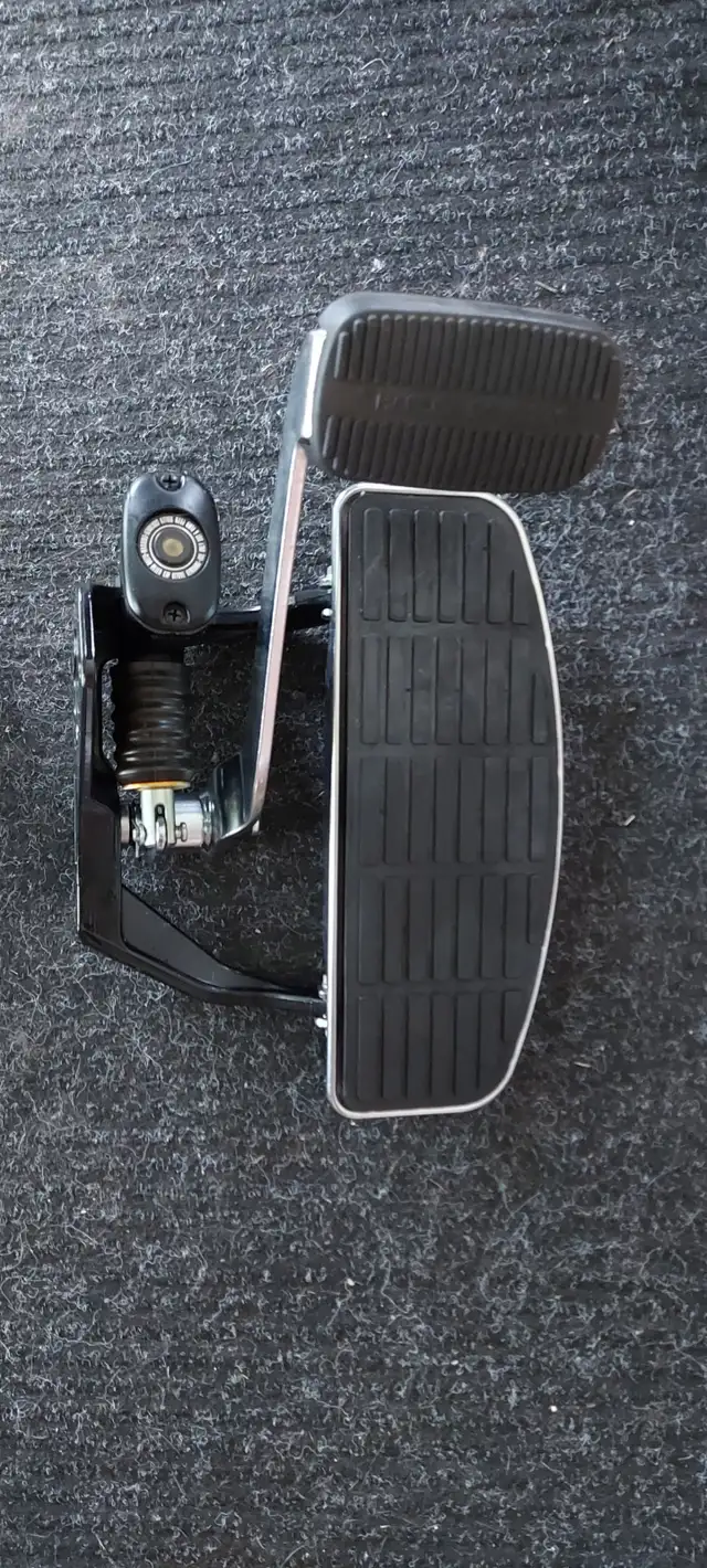 2003 Harley Fatboy Take off parts in Motorcycle Parts & Accessories in Hamilton - Image 11