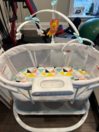 Fisher-Price Soothing Motions Bassinet, Dual-mode lighting