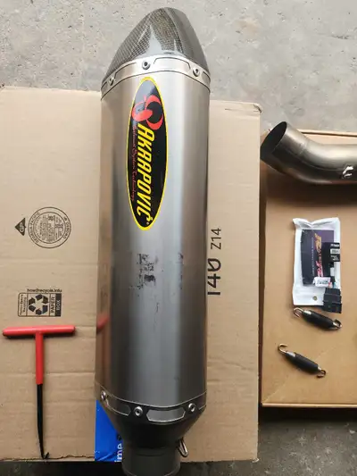 AKRAPOVIC EXHAUST SLIP ON COMPLETE WITH MOUNTING HARDWARE