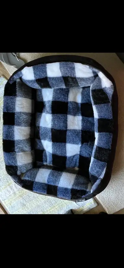 Reversible Bed 34 x 30 x 9 New My dog prefers cold tile in the bathroom Pick up Chantrell Park