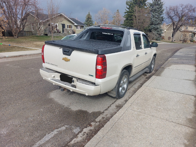 Chevy Avalanche 2010 4WD in Cars & Trucks in Calgary - Image 2