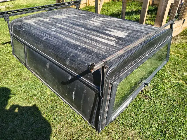 Truck canopy in Auto Body Parts in Quesnel - Image 5