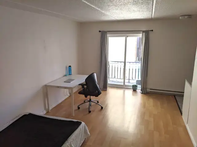 Furnished Studio Sublet from April (2 months) in Short Term Rentals in City of Montréal - Image 2