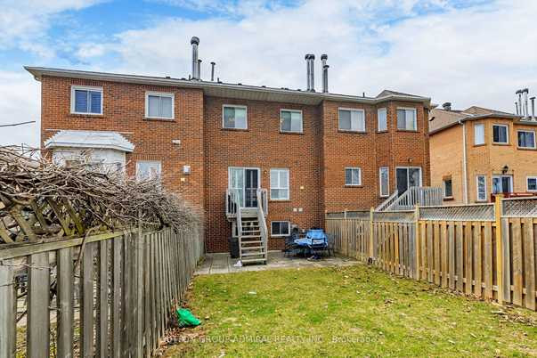 Large Freehold Townhouse is for Sale in Thoronhill in Houses for Sale in Markham / York Region