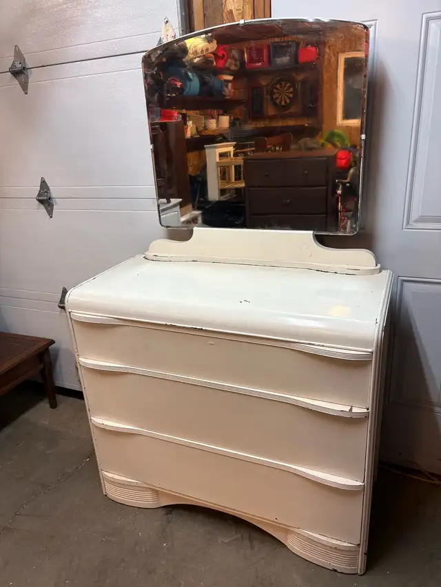 Vintage Art Deco Waterfall Dresser in Arts & Collectibles in Cole Harbour - Image 6