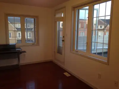 What's included: - Heating / Air Conditioning - Utilities and Hydro - Shared washrooms Complementary...