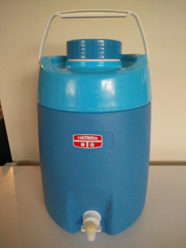 Cruche d'eau isolée bidon contenant Thermos 12 litres camping dans Pêche, camping et plein Air  à Longueuil/Rive Sud