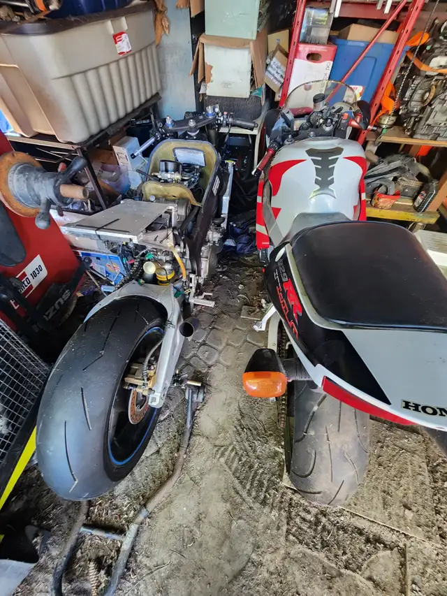 Honda RC51 Motorcycle Track, Race, Stunt Bike in Other in Windsor Region - Image 2