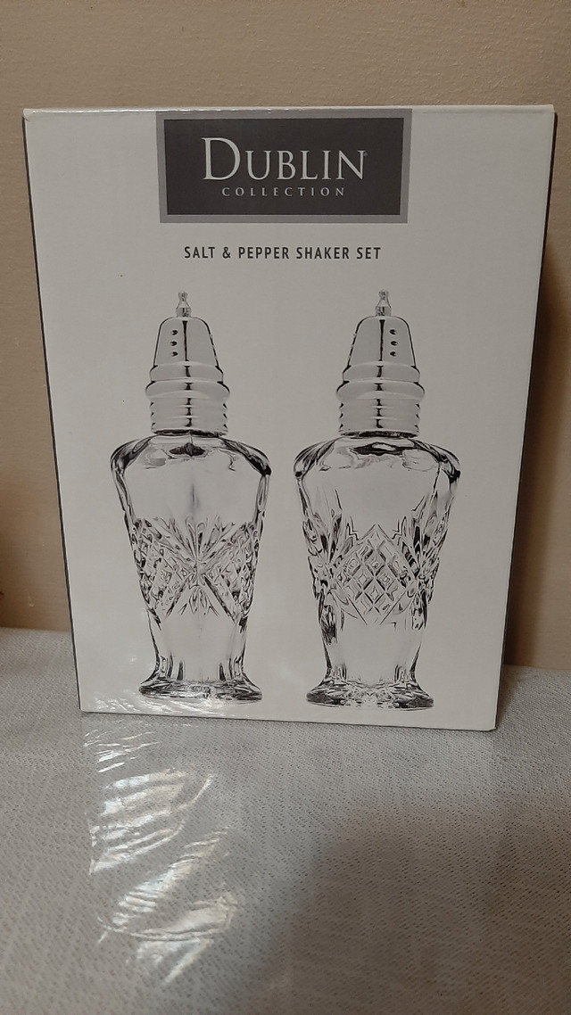 Brand new Decorative Crystal Salt and Pepper Shaker set in Other in Thunder Bay - Image 2