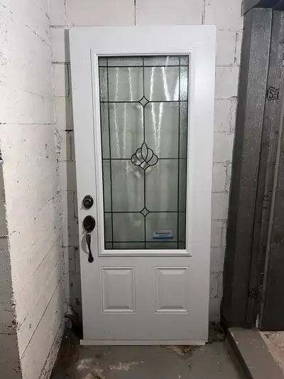 Porte d’entrée vitrée Neuve avec poignée et clés , View more