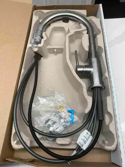 Like new Delta kitchen faucet. Only used a few months then I upgraded to the touch model of the same...