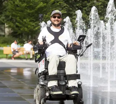 Aide à domicile 32h/sem. à 25$/h pour homme en fauteuil roulant, View more