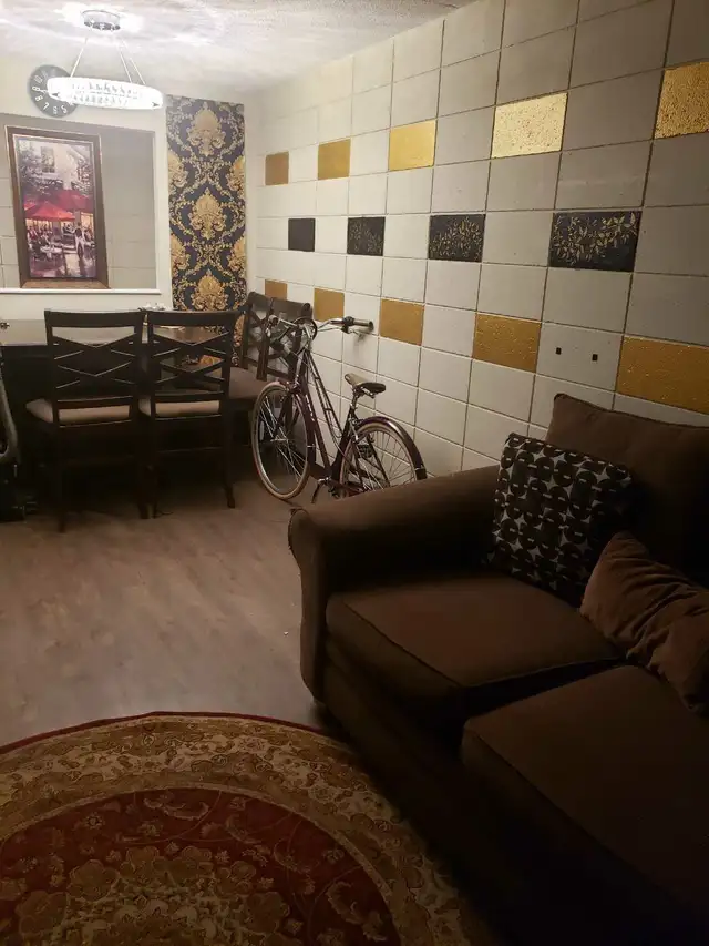 3 bedrooms available in 2-floor apartment63849108755971124