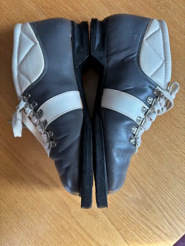 3 pin cross country ski boots , ? Size 6 ladies in Clothing, Shoes & Accessories in Kitchener / Waterloo - Image 3