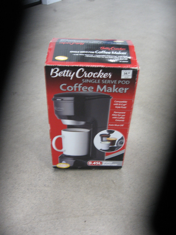 New Betty Crocker K-Cup Coffee Maker with Automatic Shut-off Bla in Coffee Makers in Ottawa