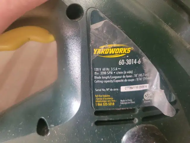 Yardworks Electric Hedge Trimmer 18" Blade in Lawnmowers & Leaf Blowers in Ottawa - Image 4