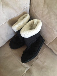 Women’s black boots size 8 comfy 