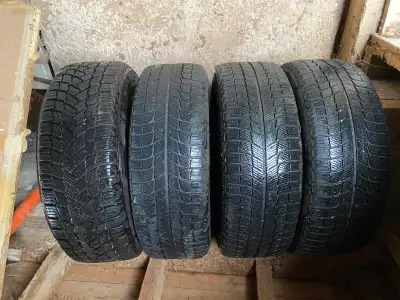 Michelin X-ice tires in great condition. Even wear, lots of tread left. On steel rims 4 x 114.3 bolt...