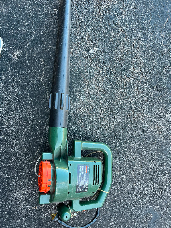 Black and decker blower 12 amp 120 volt in Hand Tools in Mississauga / Peel Region - Image 3