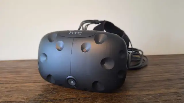 HTC Vive VR Headset, Base Stations, Controllers, Cables in Other in Markham / York Region - Image 2
