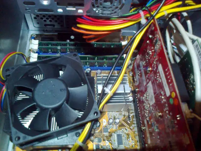 HP Pavilion m9150f Desktop in Desktop Computers in Ottawa - Image 6