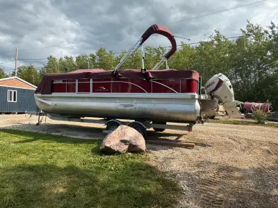 2015 Bennington tri toon pontoon boat, 22ft, 2 live wells, 115hp evinrude outboard, min kota trollin...