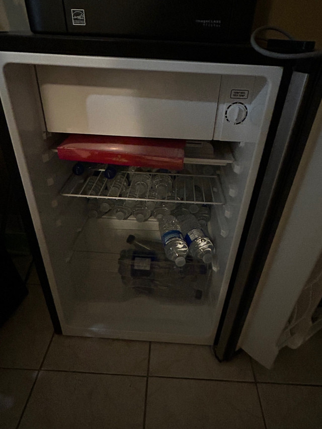 mini fridge in Refrigerators in City of Toronto - Image 2
