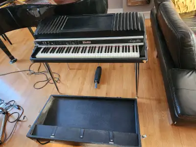 (English Below!) Bonjour! SUPERBE Fender Rhodes de 1980 en parfaite condition de marche! 73 notes! P...