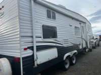 28’ 2007 Keystone Hornet 5th wheel w rear  hitch