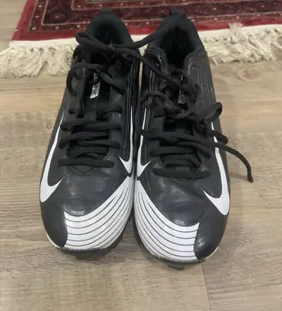 Score big with these Nike Vapor baseball cleats, perfect for dominating the diamond! These cleats ar...