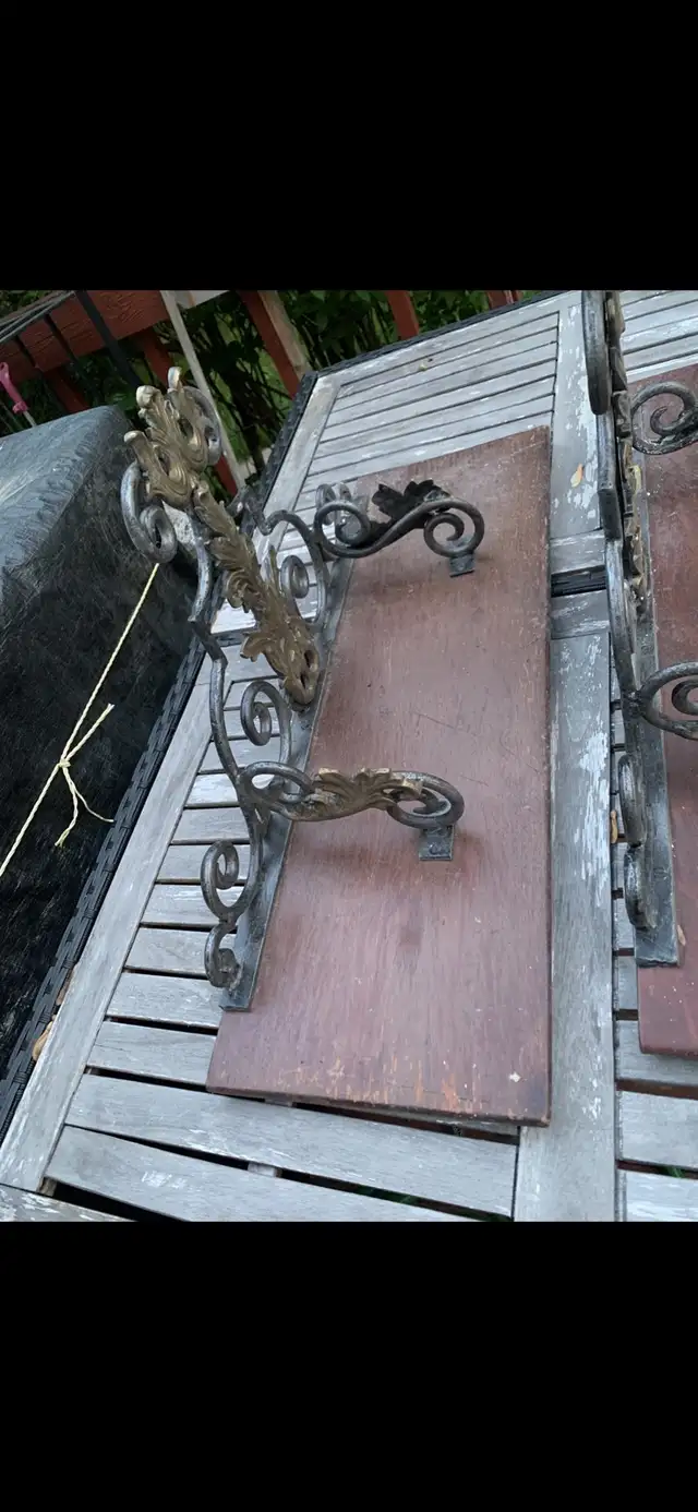 2 Piece Antique Dark wood Shelves and Horse Books Stand in Bookcases & Shelving Units in Mississauga / Peel Region - Image 6