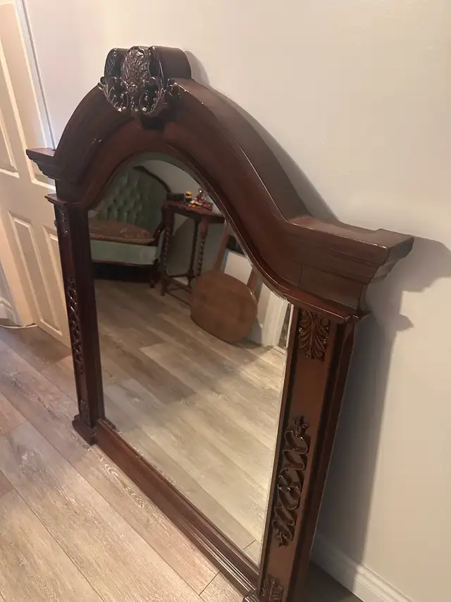 Wooden Frame Mirror in Home Décor & Accents in Markham / York Region - Image 5