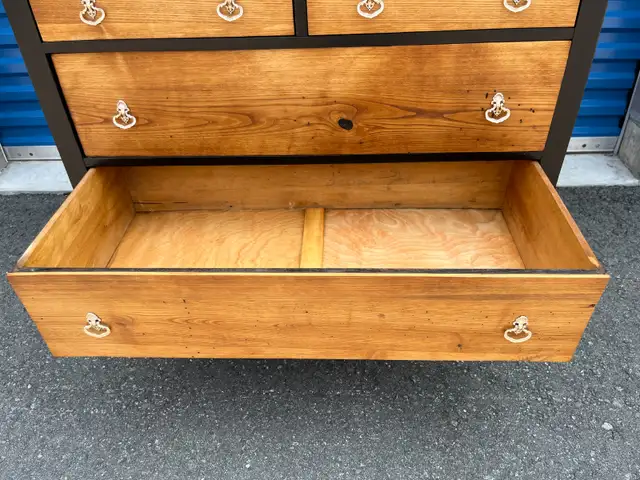 Stunning Solid Wood Dresser in Dressers & Wardrobes in Peterborough - Image 11