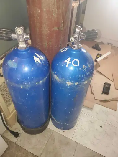 These two pre-owned scuba diving tanks are ready for your next underwater adventure and show signs o...
