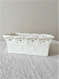 SKYE McGHIE CREAM LACE DIVIDE DISH FINE PORCELAIN 2004