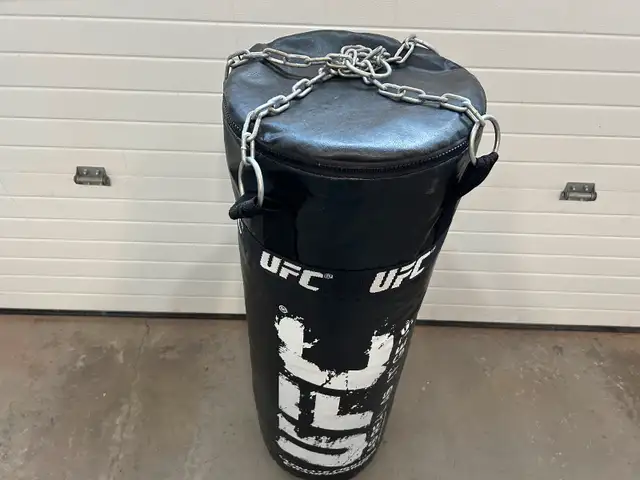 UFC Punching Bag in Exercise Equipment in Kitchener / Waterloo - Image 3