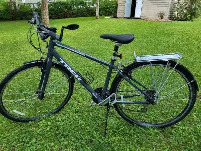 2018. Roulé environ 100 km. En excellente condition. Équipé de porte bagages et garde boue. Suspensi...