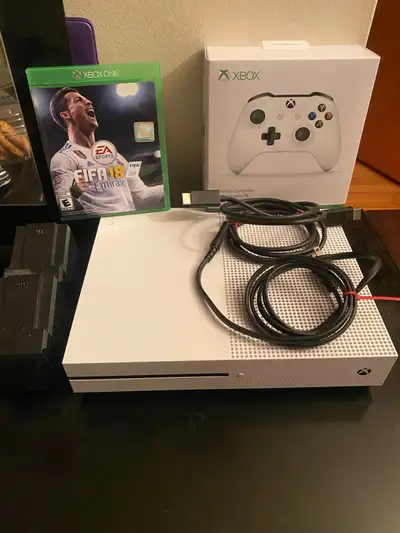 Xbox one s( manette, tous les fils, chargeur de manette inclu), View more