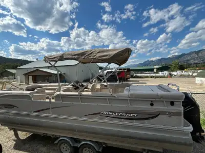 I'm selling this amazing Pontoon boat because we unfortunatly don't get to use it much these days. I...