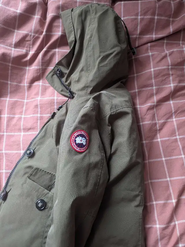 Canada Goose Parka Size XS in Women's - Tops & Outerwear in City of Toronto - Image 4
