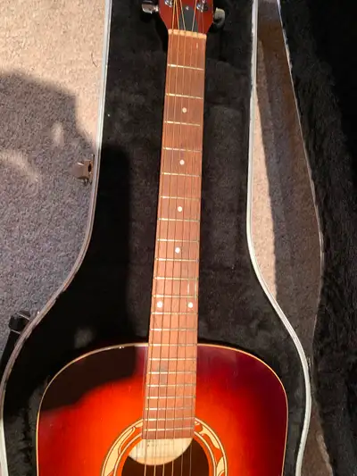 I have an acoustic/electric Art & Lutherie guitar for sale. This guitar is in great playing conditio...