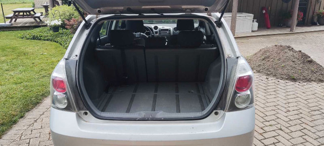 2009 Pontiac Vibe 2.4L Auto in Cars & Trucks in London - Image 3