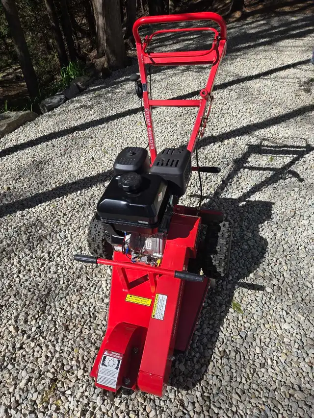 Stump grinder in Outdoor Tools & Storage in Owen Sound - Image 4