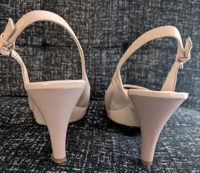 Nine West Beige Patent Open-toe Pumps in Women's - Shoes in Calgary - Image 4