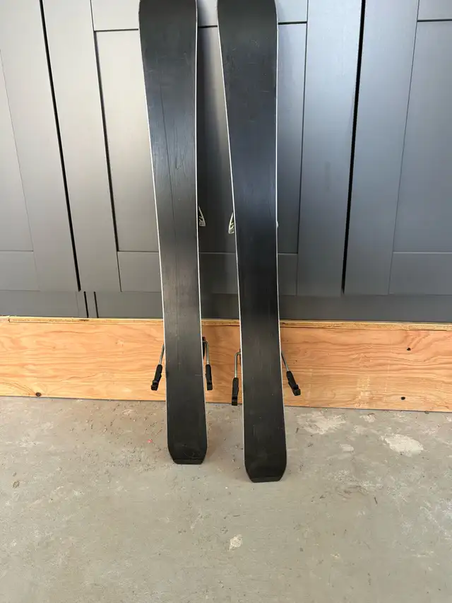 Salomon Lux Jr Skis in Ski in Cranbrook - Image 5