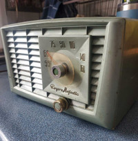 1954 Rogers Majestic AM MCM Calypso Green Bakelite R-541 Radio