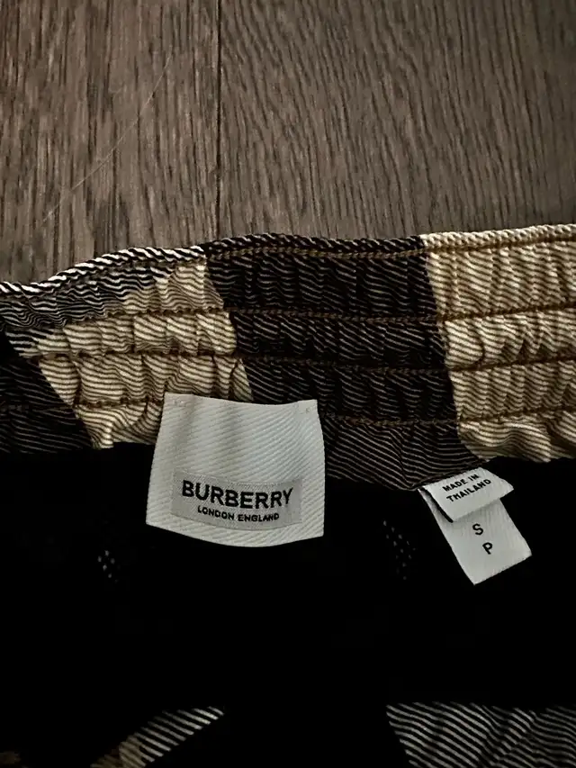 men’s authentic Burberry shorts in Men's in Mississauga / Peel Region - Image 8