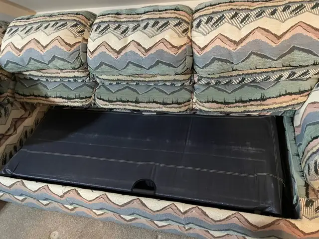 Sectional Couch - 3 sections in Couches & Futons in Markham / York Region - Image 6